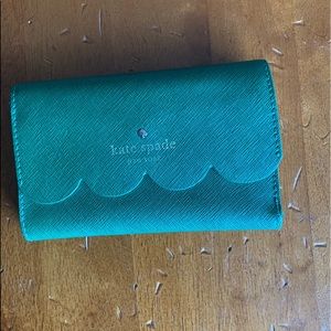 Kate spade scalloped wallet